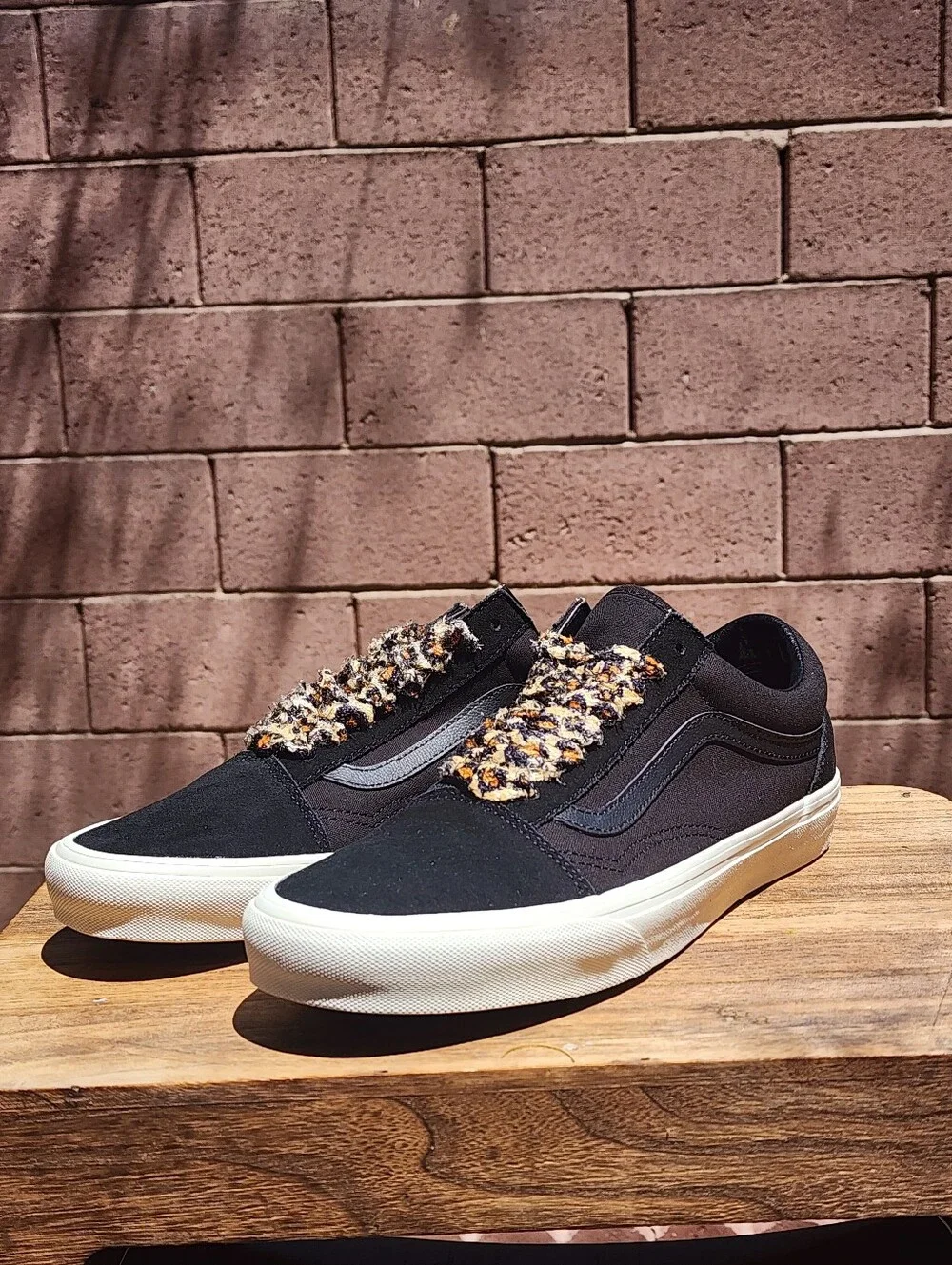 Vans Men's Black Old Skool Sneakers with Leopard Fur Laces Size 9.5